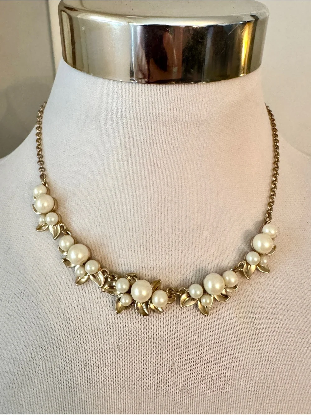Gold-Tone Pearl Cluster Necklace Brooks Brothers 18” Romantic Chic
